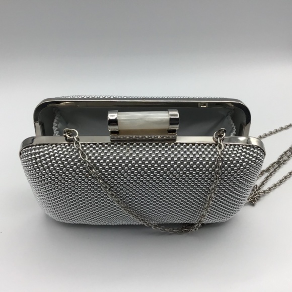 Jessica McClintock Silver Beaded Clamshell Shoulder Purse Converts to Clutch - Picture 2 of 7